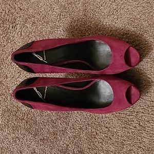 NWOB Beautiful Burgundy/Dark Burgundy Suede and Leather Heels